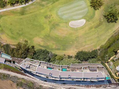 Breeze is a spectacular project of 34 amazing apartments and penthouses, located in front line golf in Marbella