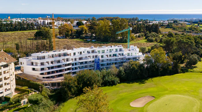 Breeze is a spectacular project of 34 amazing apartments and penthouses, located in front line golf in Marbella