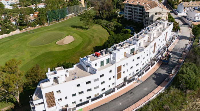 Breeze is a spectacular project of 34 amazing apartments and penthouses, located in front line golf in Marbella