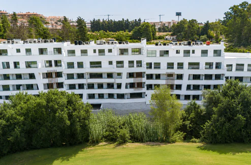 Breeze is a spectacular project of 34 amazing apartments and penthouses, located in front line golf in Marbella