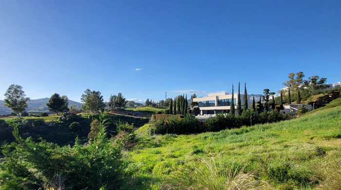 AVAILABLE FOR SALE - La Reserva de la Cala Golf: New build contemporary villas & plots with sea views for sale in Mijas Costa