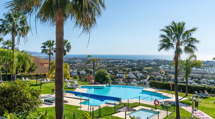 Altura 160, comfort and quality of life in modern apartments is Benahavis. Key Ready.