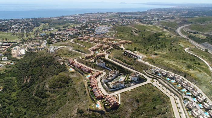 Altura 160, comfort and quality of life in modern apartments is Benahavis. Key Ready.