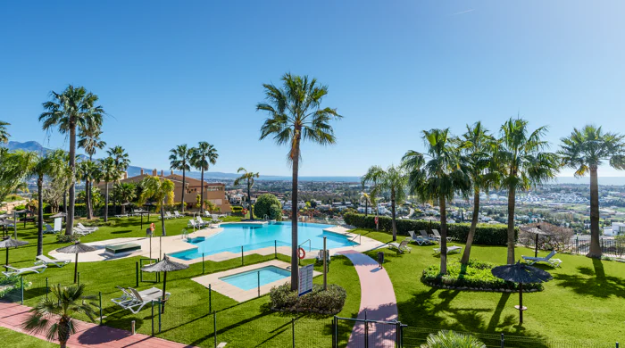 Altura 160, comfort and quality of life in modern apartments is Benahavis. Key Ready.