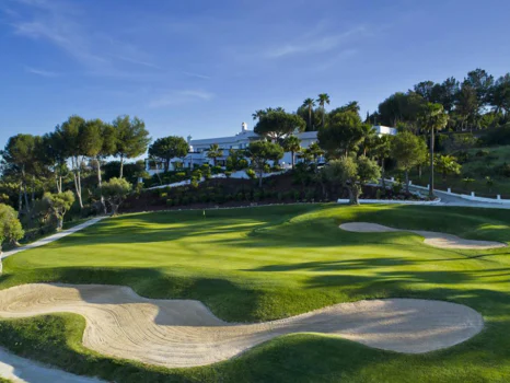 Sunny Golf, modern frontline golf apartments and penthouses in Estepona.