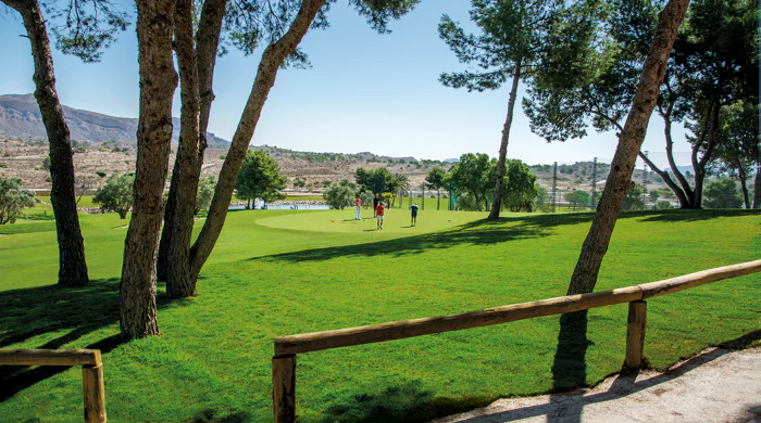 Allure, confort and design in groundfloor and duplex apartments in Alenda Golf.