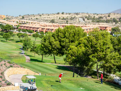 Allure, confort and design in groundfloor and duplex apartments in Alenda Golf.