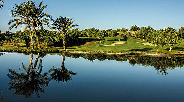 Allure, confort and design in groundfloor and duplex apartments in Alenda Golf.