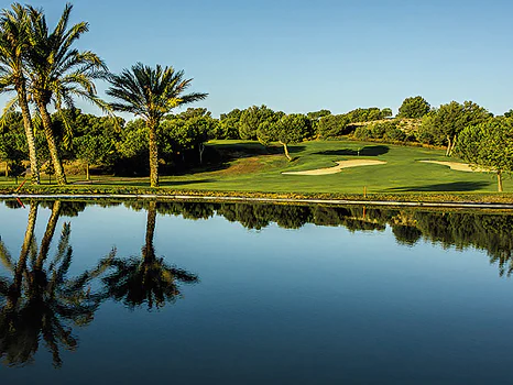 Allure, confort and design in groundfloor and duplex apartments in Alenda Golf.