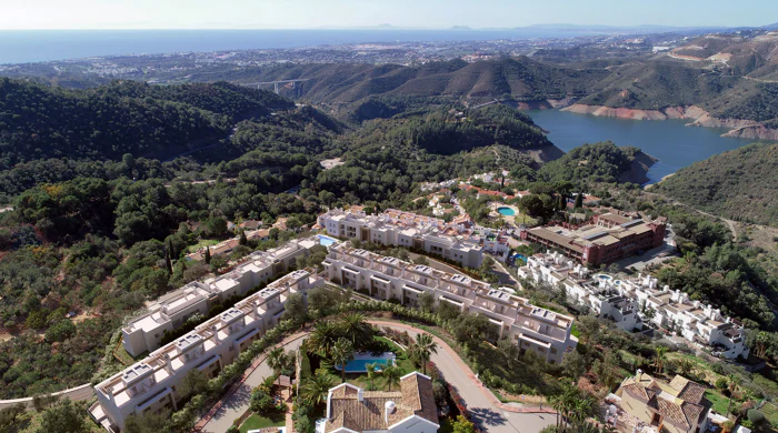 Almazara Views, contemporary townhouses fully integrated in nature.