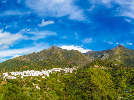 Almazara Views, contemporary townhouses fully integrated in nature.