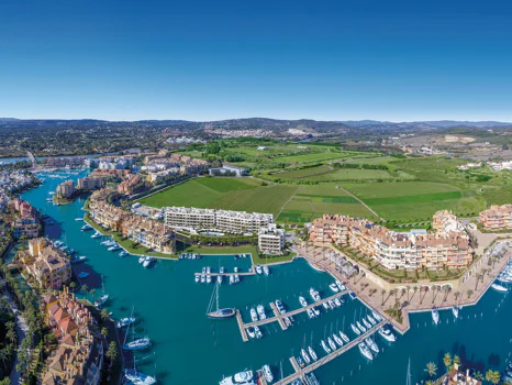 Grand Bay, Bahia de las Rocas: New apartments with sea views