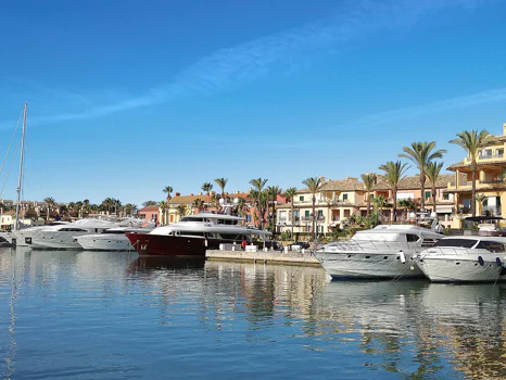 Grand Bay, Bahia de las Rocas: New apartments with sea views
