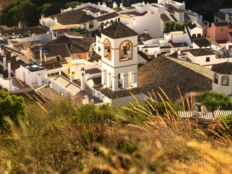 Fuente Lirios, apartments and penthouses in the center of Benahavís
