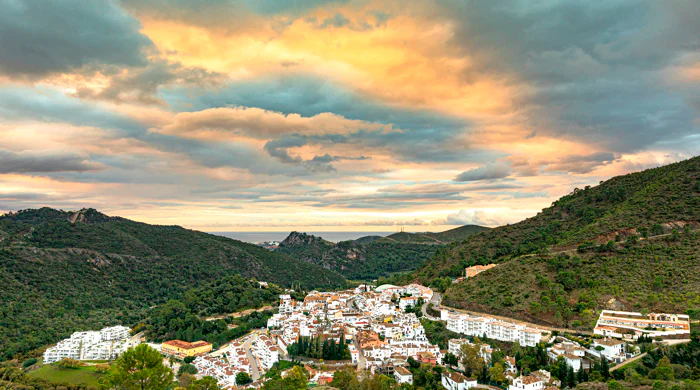 Fuente Lirios, apartments and penthouses in the center of Benahavís