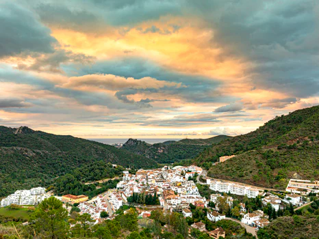 Fuente Lirios, apartments and penthouses in the center of Benahavís