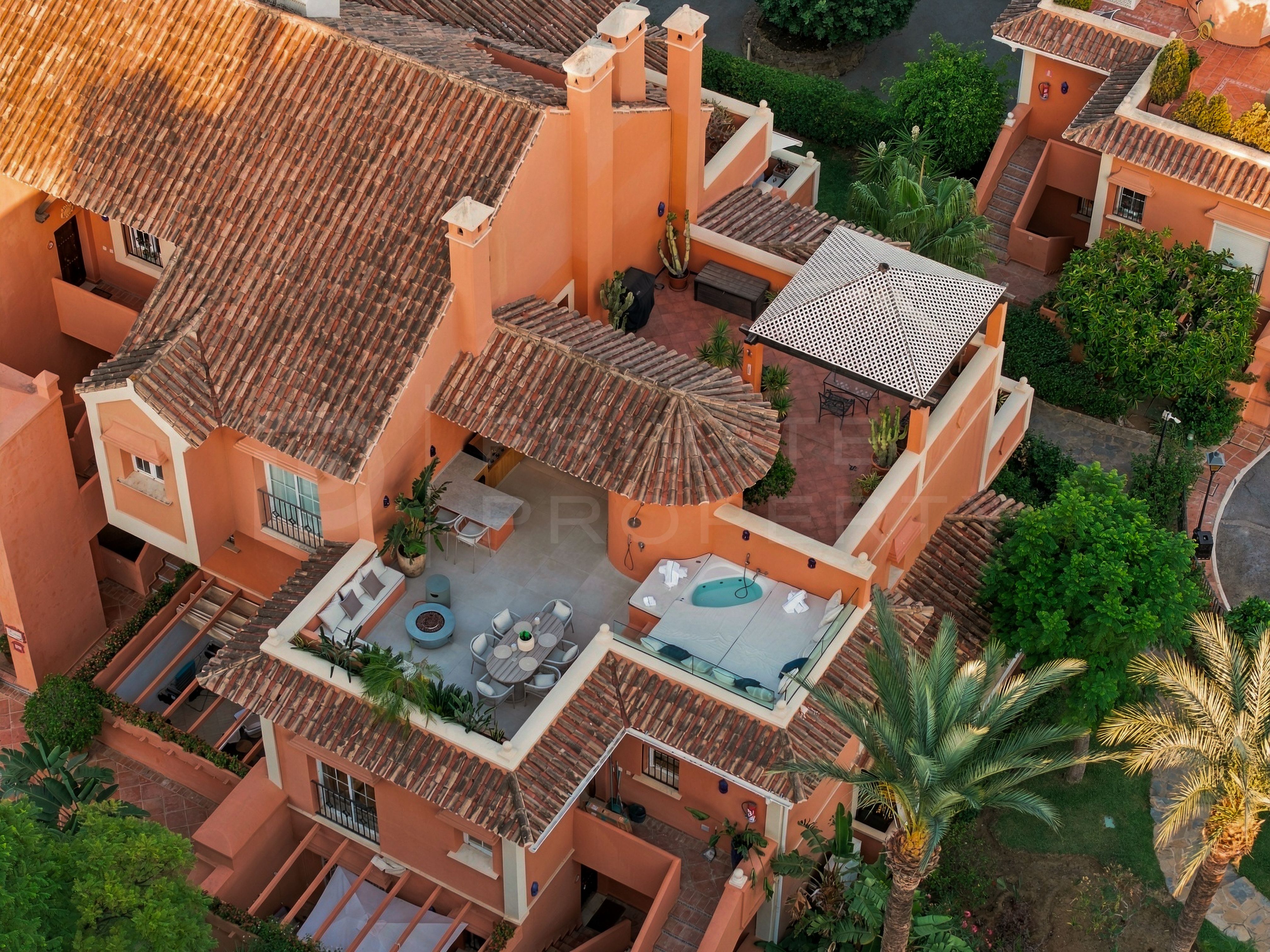 CASA ALTA - ELEGANT FULLY FURNISHED THREE BEDROOM DUPLEX APARTMENT IN ALOHA