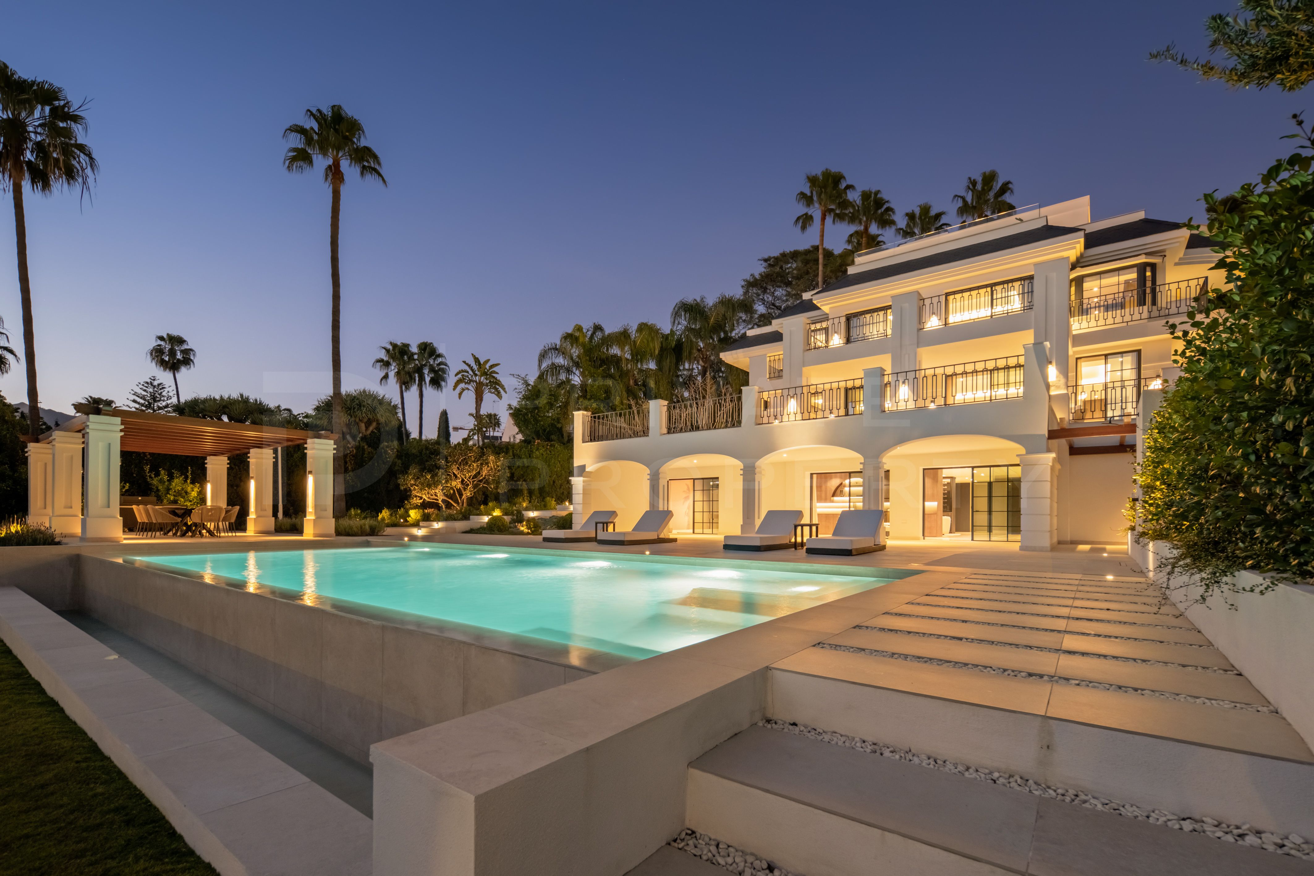 VILLA MONTE BLANCO - ELEGANT SIX BEDROOM VILLA