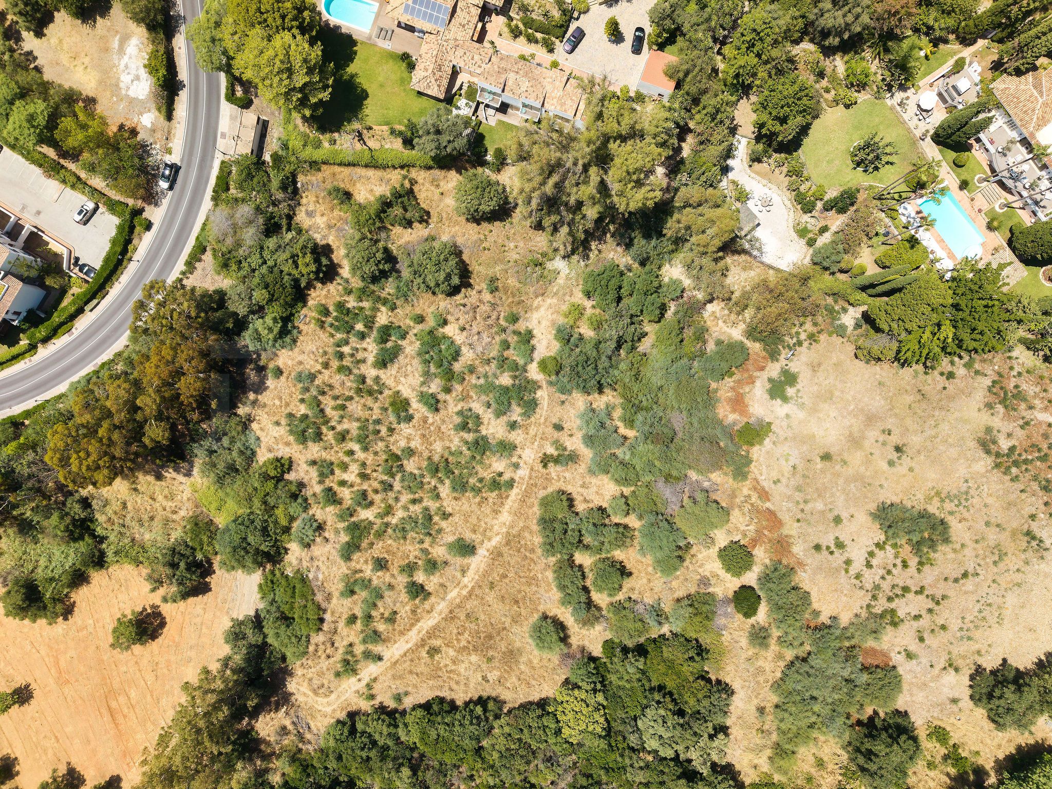 EXPANSIVE PLOT WITH PANORAMIC VIEWS IN PUERTO DE LOS ALMENDROS