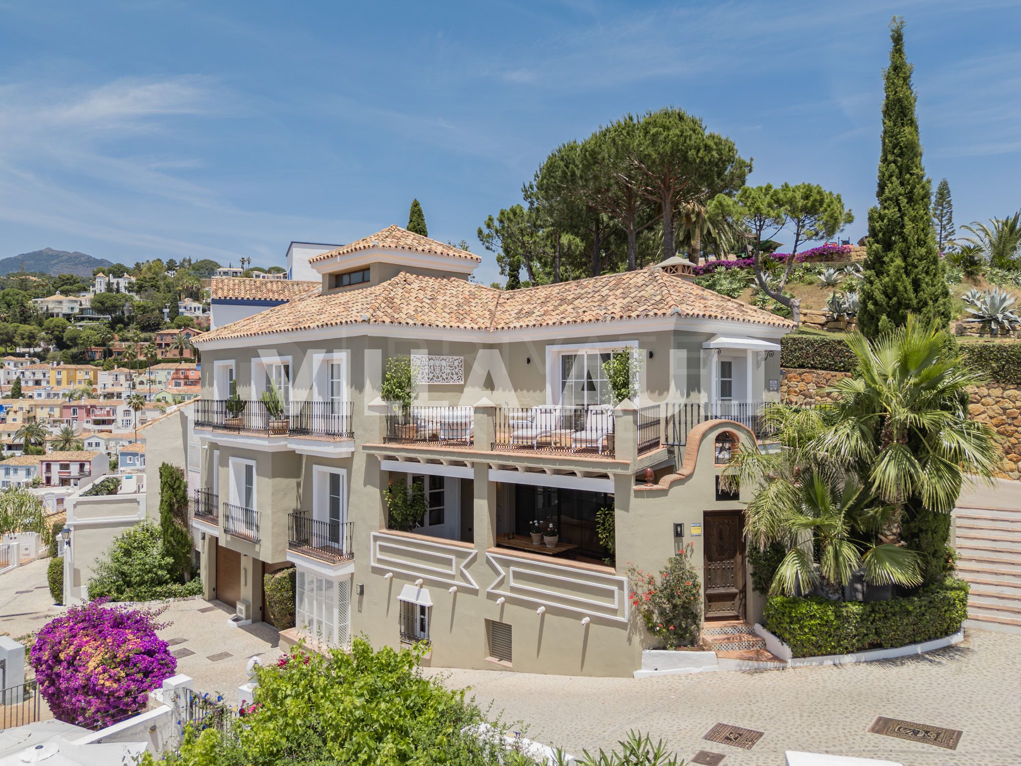 VILLA AULI - NEWLY REBURHISHED, FULLY FURNISHED VILLA IN LA HEREDIA