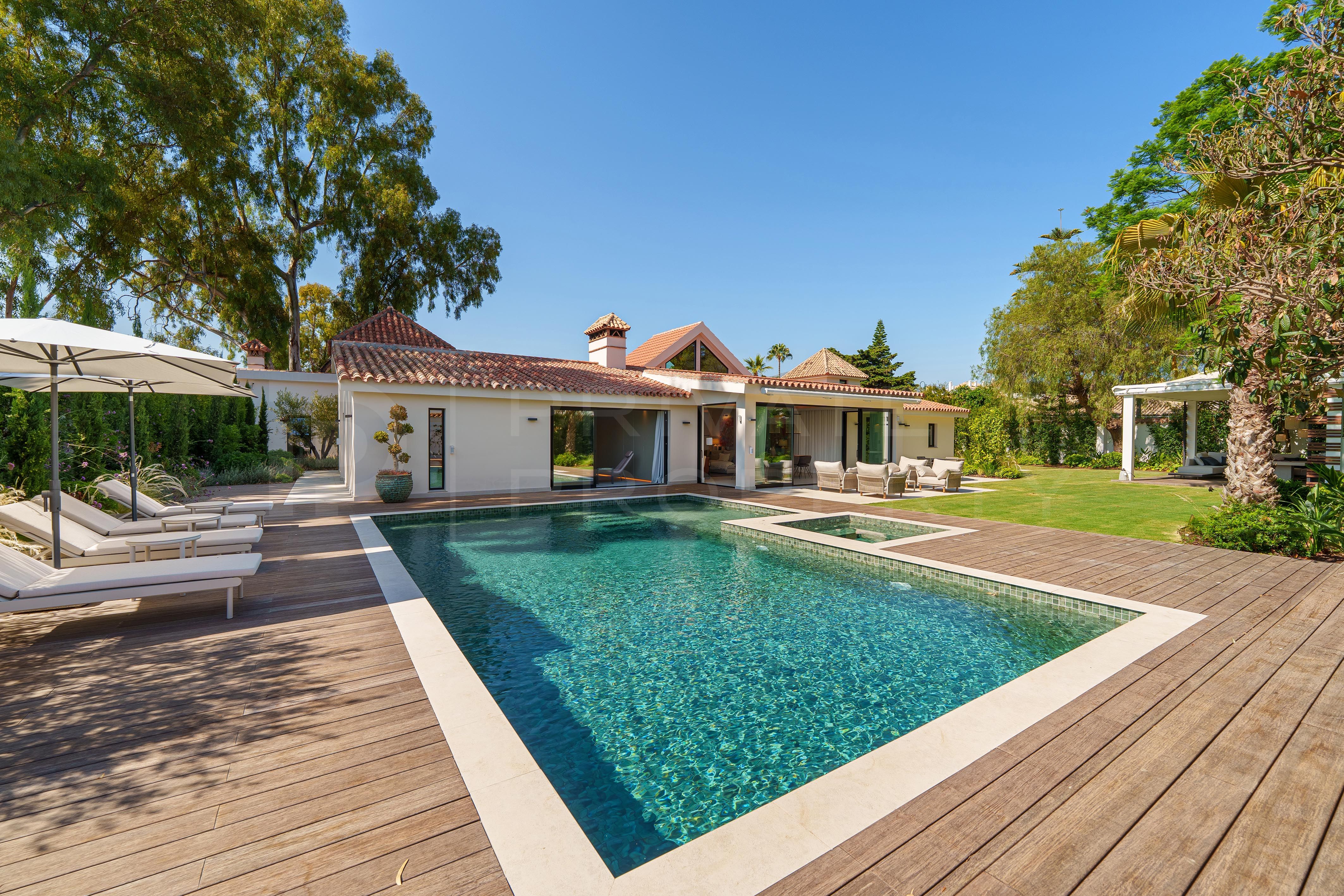 VILLA BEACH LIFE - ARRANGED OVER ONE FLOOR AND LOCATED MINUTES FROM PUERTO BANúS
