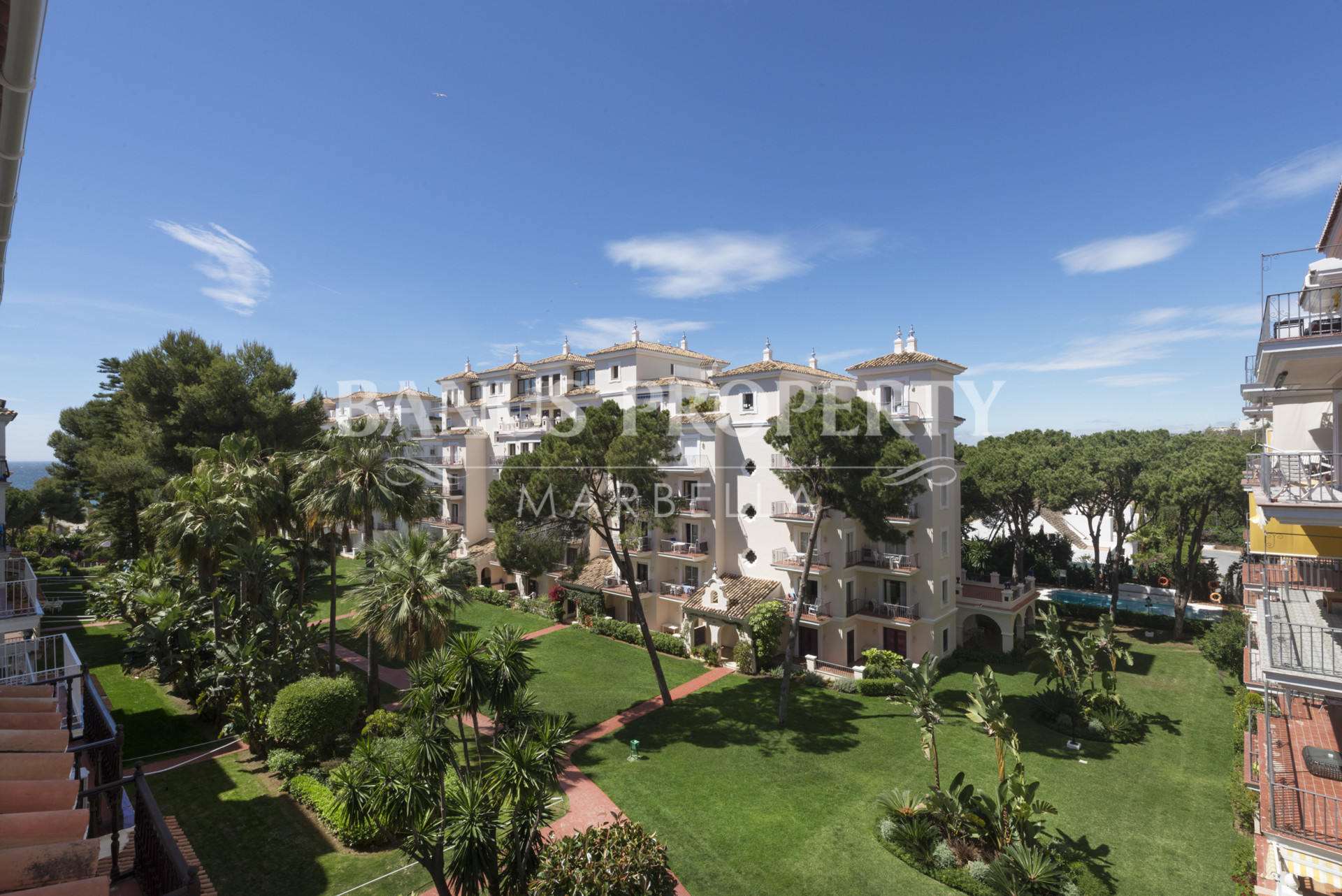 2 bedroom penthouse apartment, with amazing sea views, in Andalucia del Mar - Puerto Banús