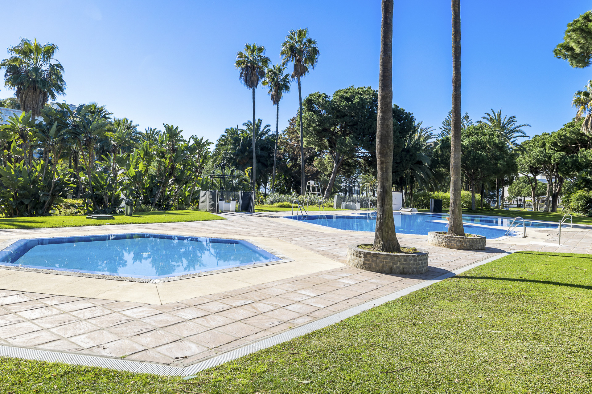 Increíble apartamento con vistas a los jardines en Playas del Duque- Puerto Banús