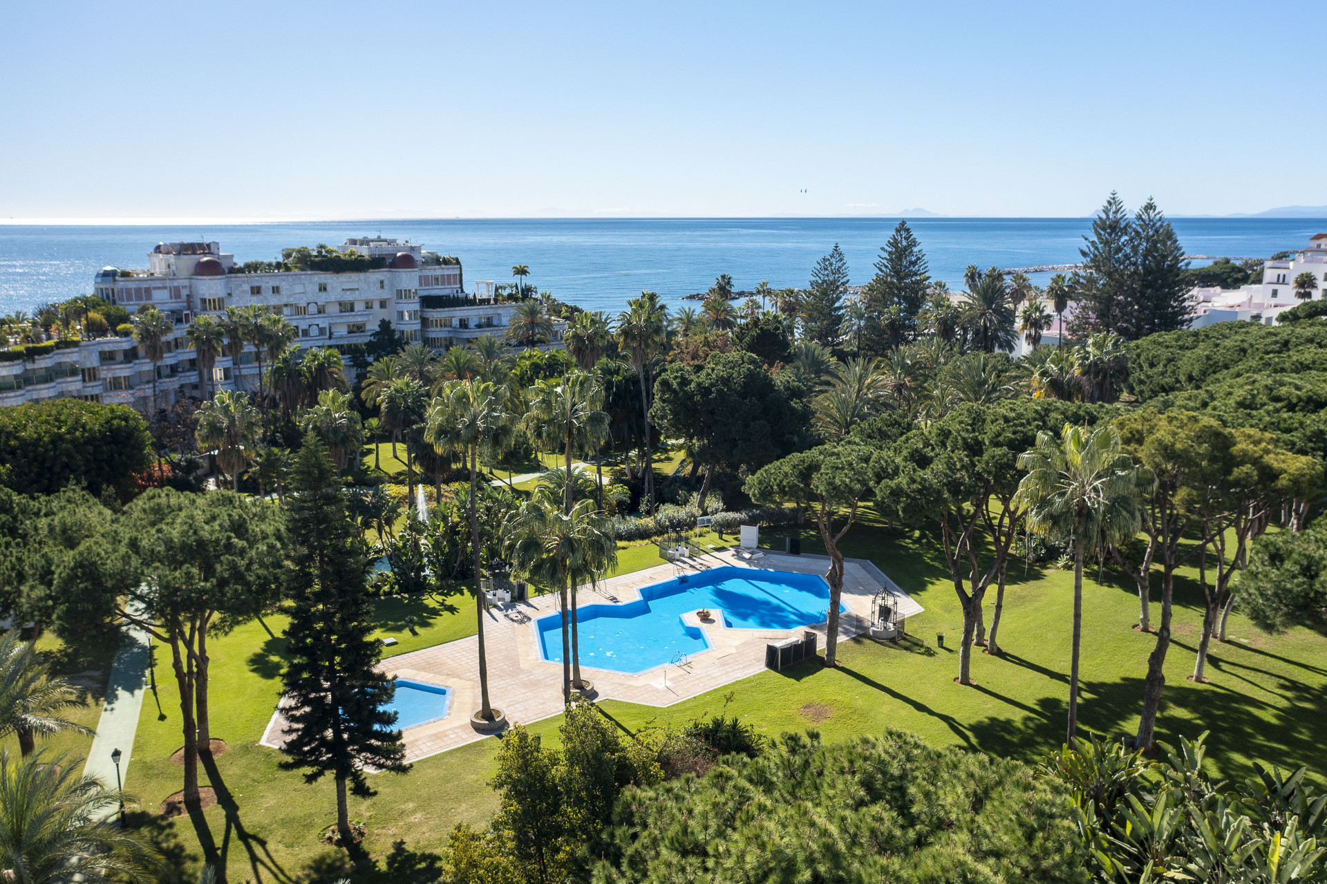 Increíble apartamento con vistas a los jardines en Playas del Duque- Puerto Banús