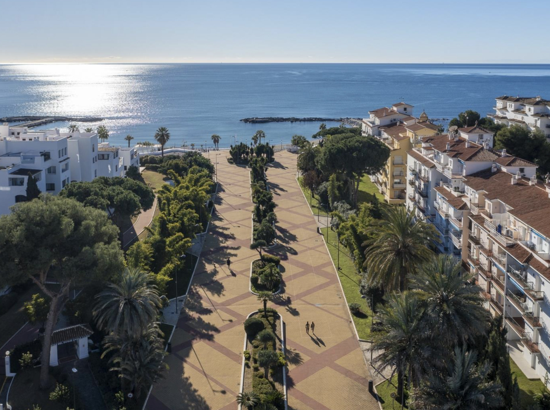 Exclusivo apartamento de dos dormitorios en Playas del Duque