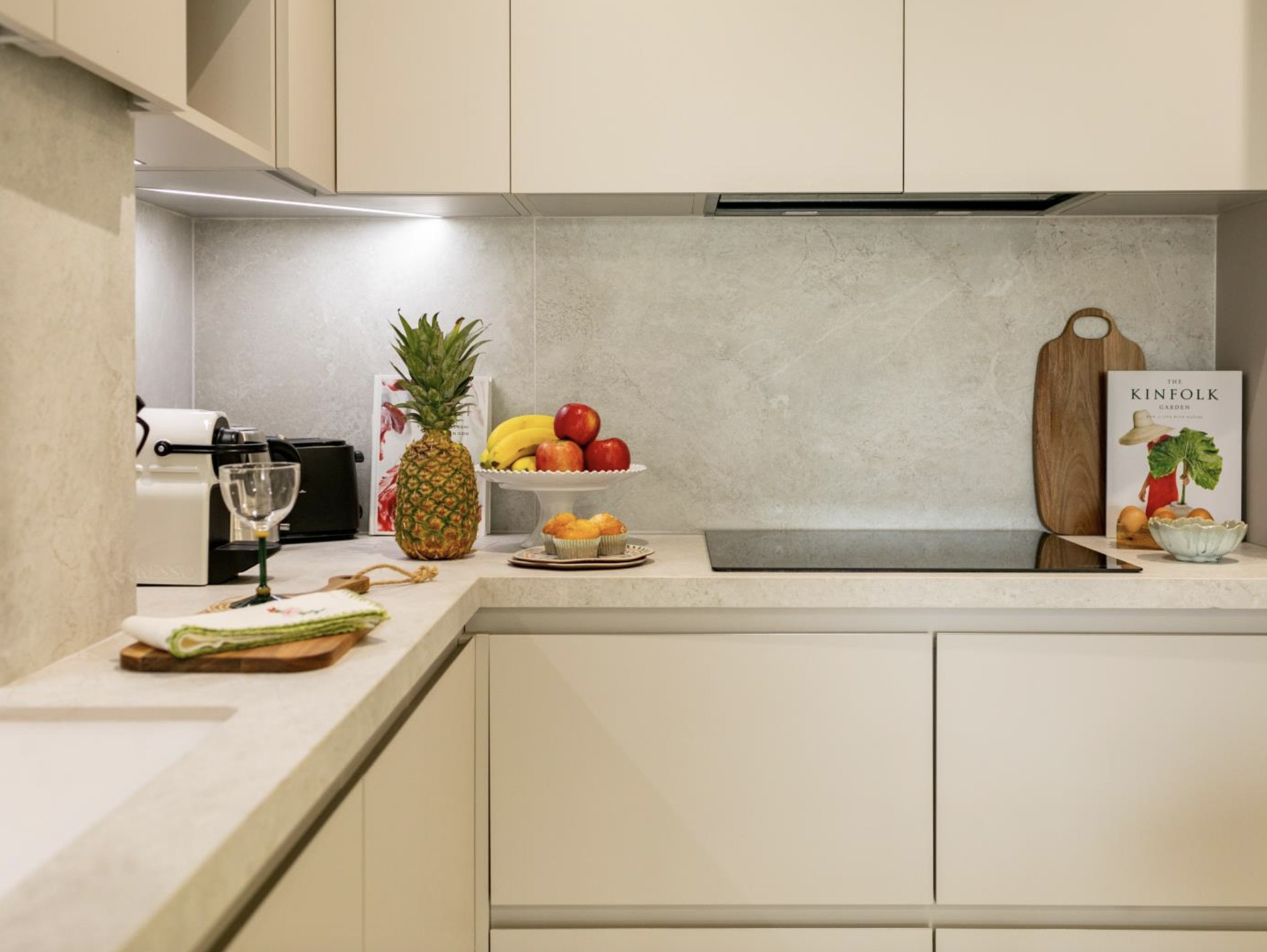 Modern apartment for sale in Puerto Banús – Las Gaviotas Complex