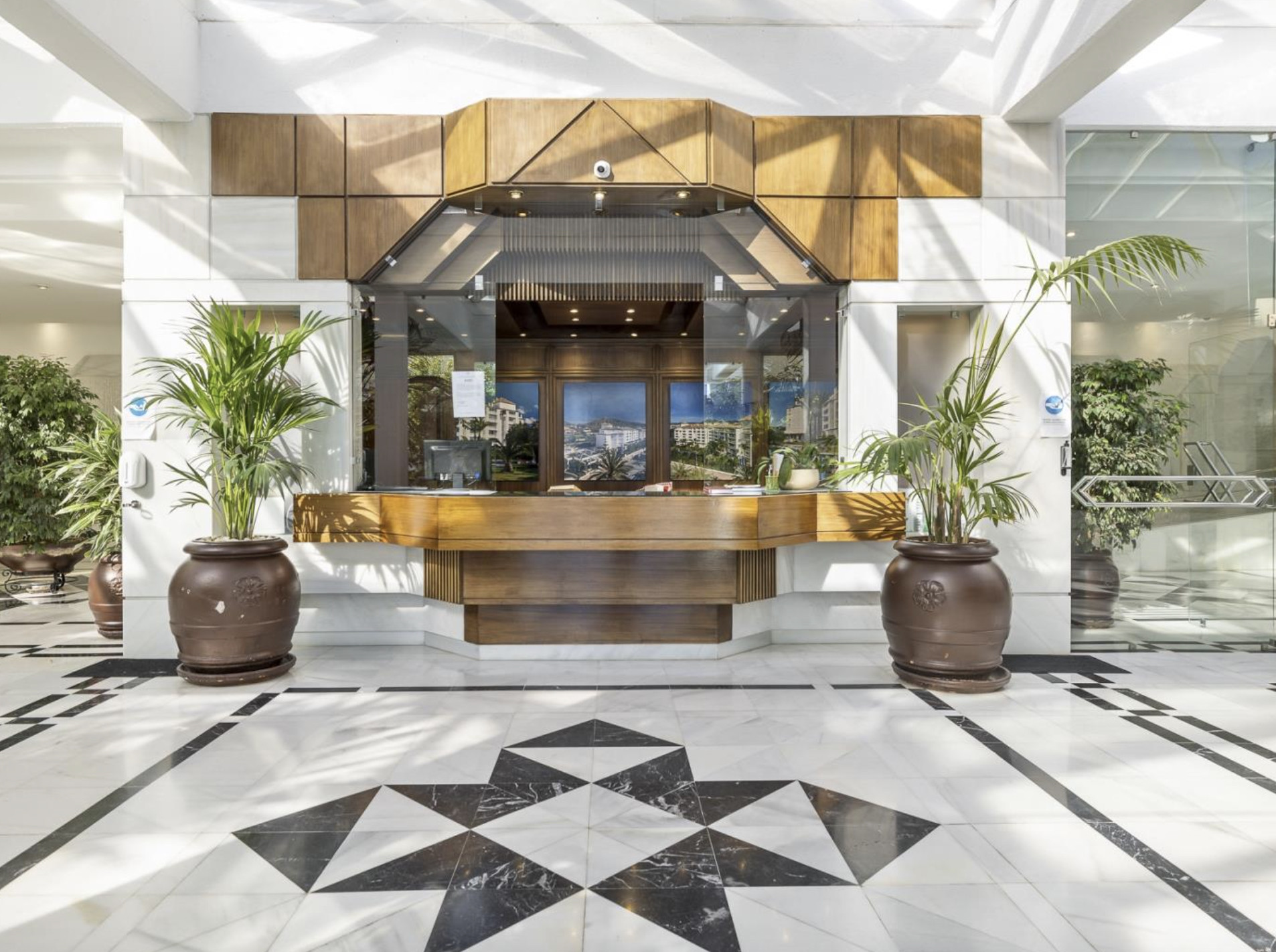 Modern apartment for sale in Puerto Banús – Las Gaviotas Complex