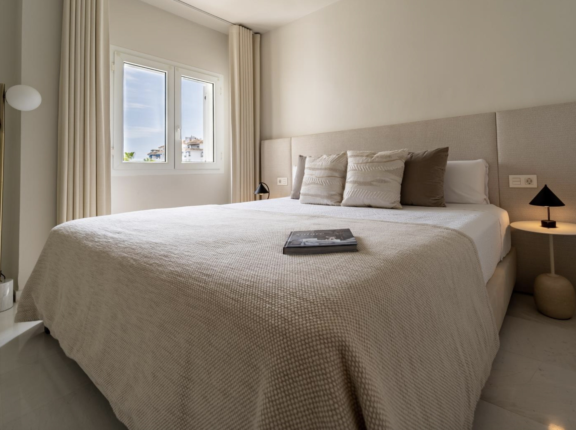 Modern apartment for sale in Puerto Banús – Las Gaviotas Complex