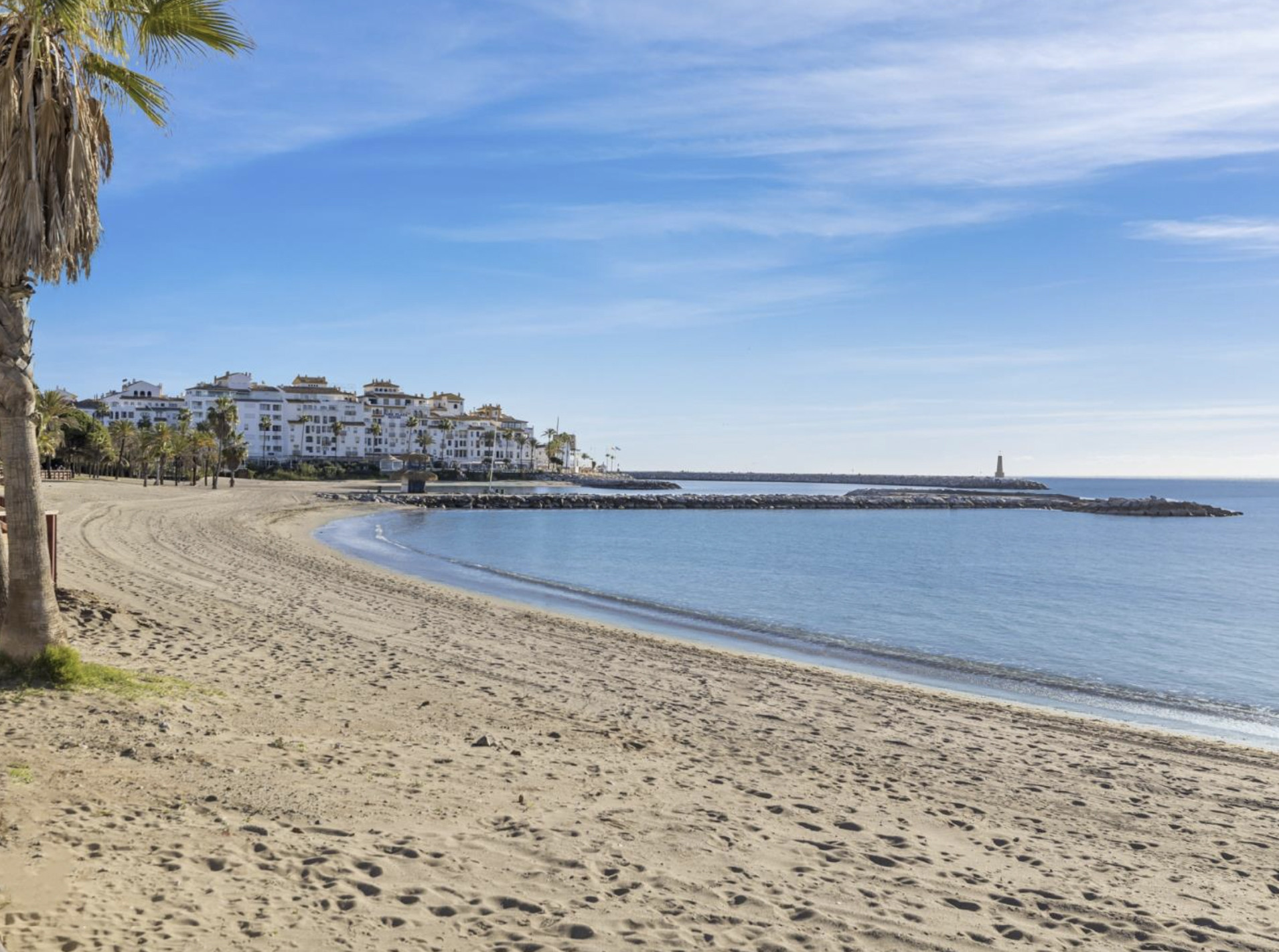 Modern apartment for sale in Puerto Banús – Las Gaviotas Complex