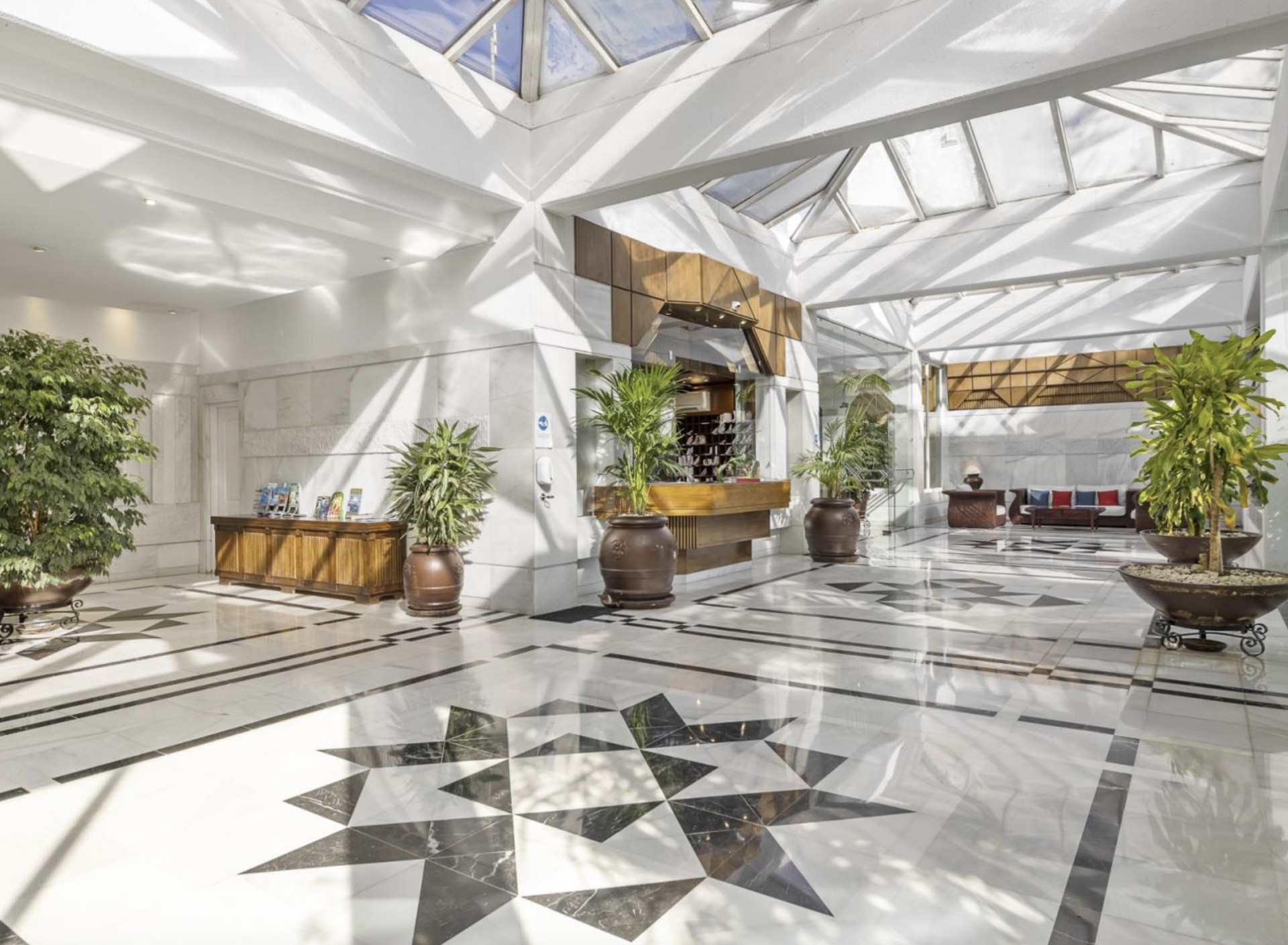 Modern apartment for sale in Puerto Banús – Las Gaviotas Complex