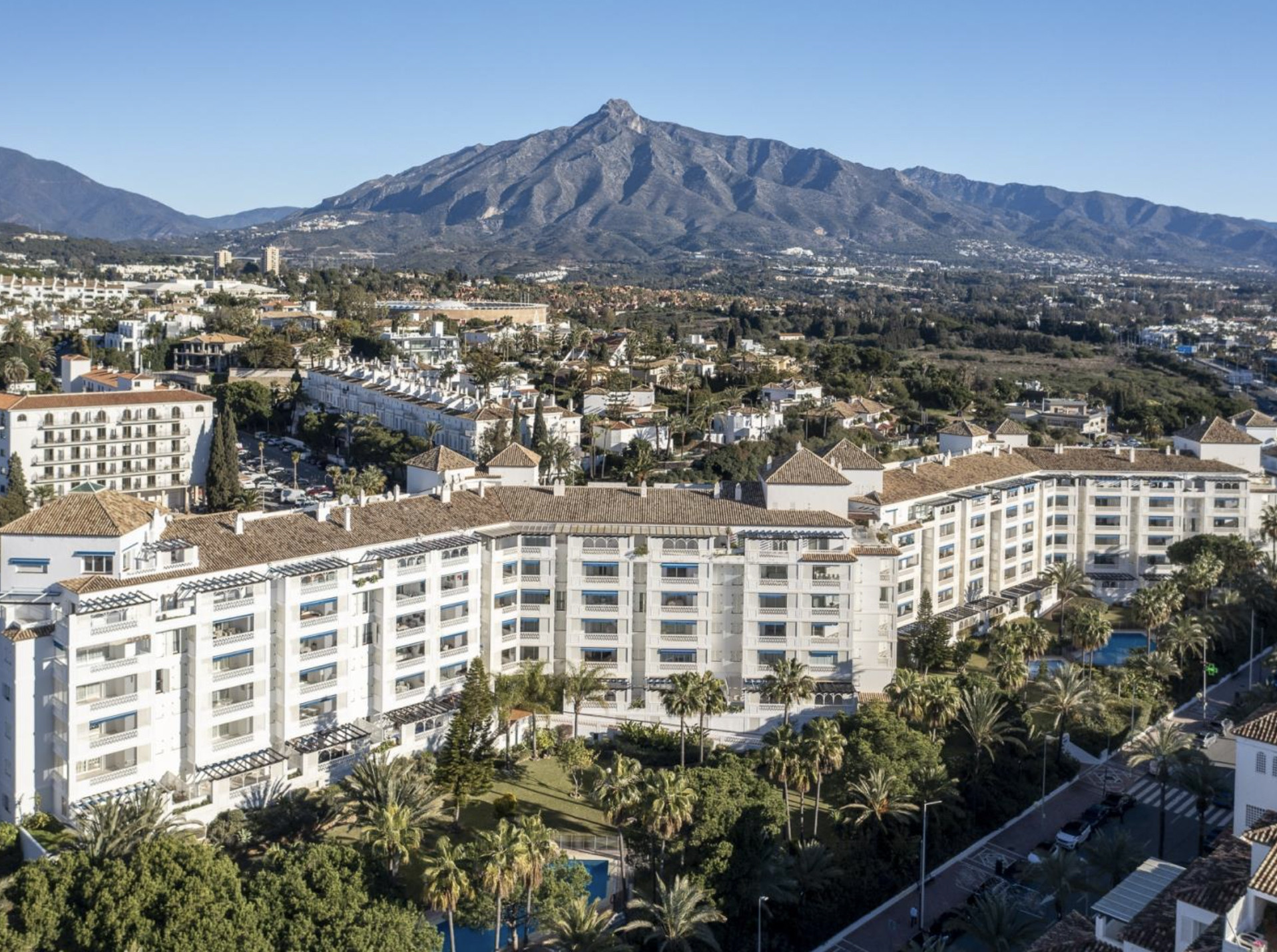 Modern apartment for sale in Puerto Banús – Las Gaviotas Complex