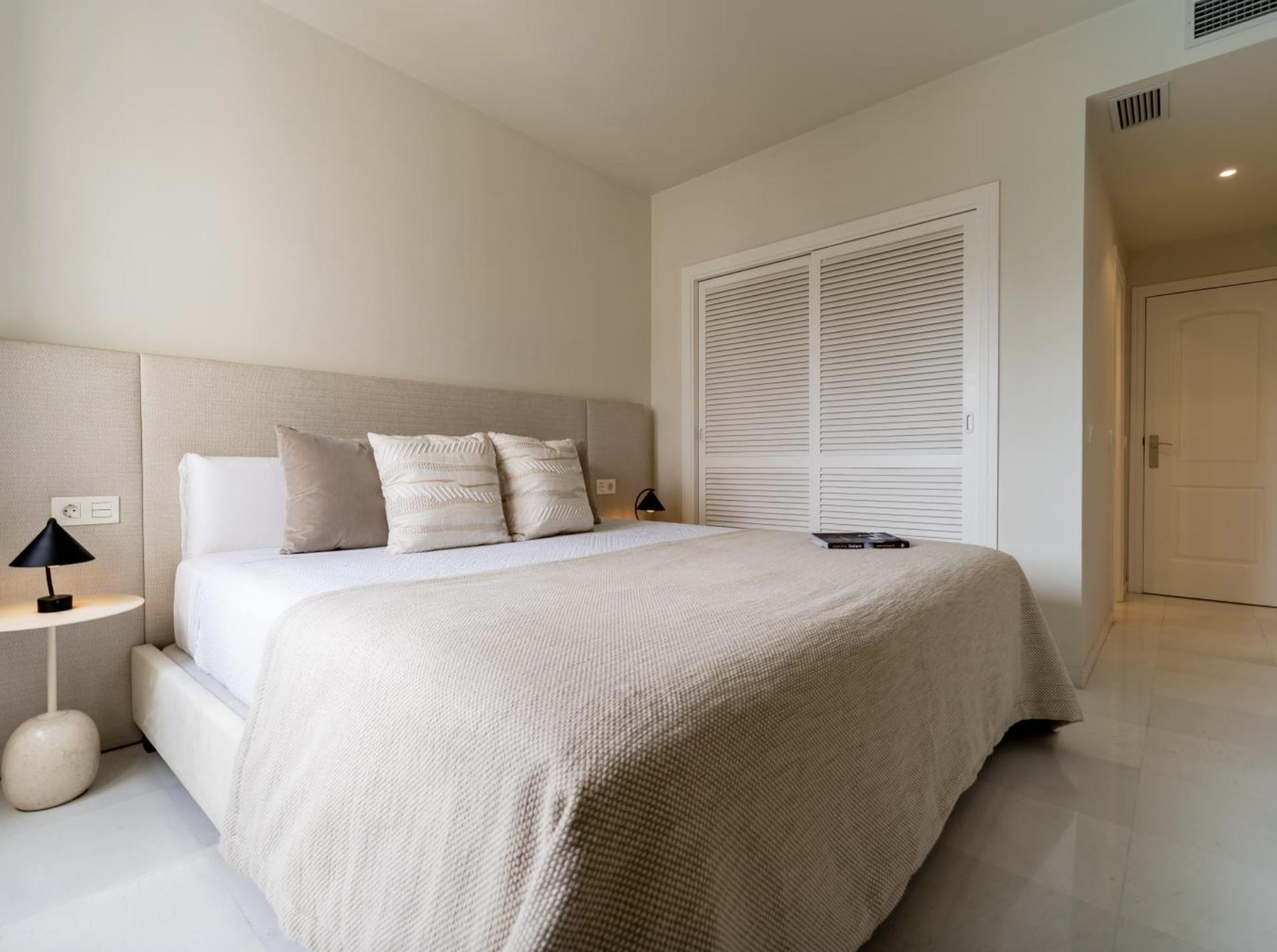 Modern apartment for sale in Puerto Banús – Las Gaviotas Complex