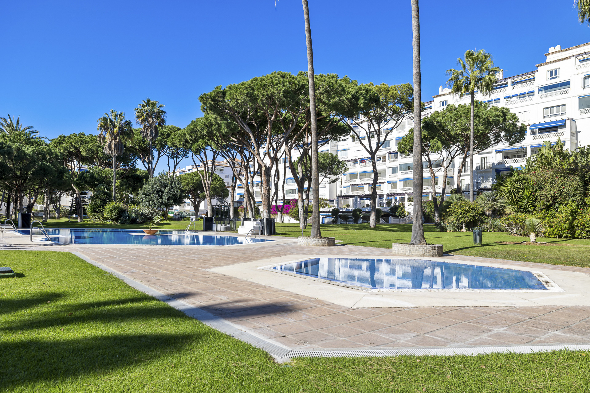 Exclusivo apartamento en Playas del Duque - Puerto Banús | 3 Dormitorios + 3 Baños