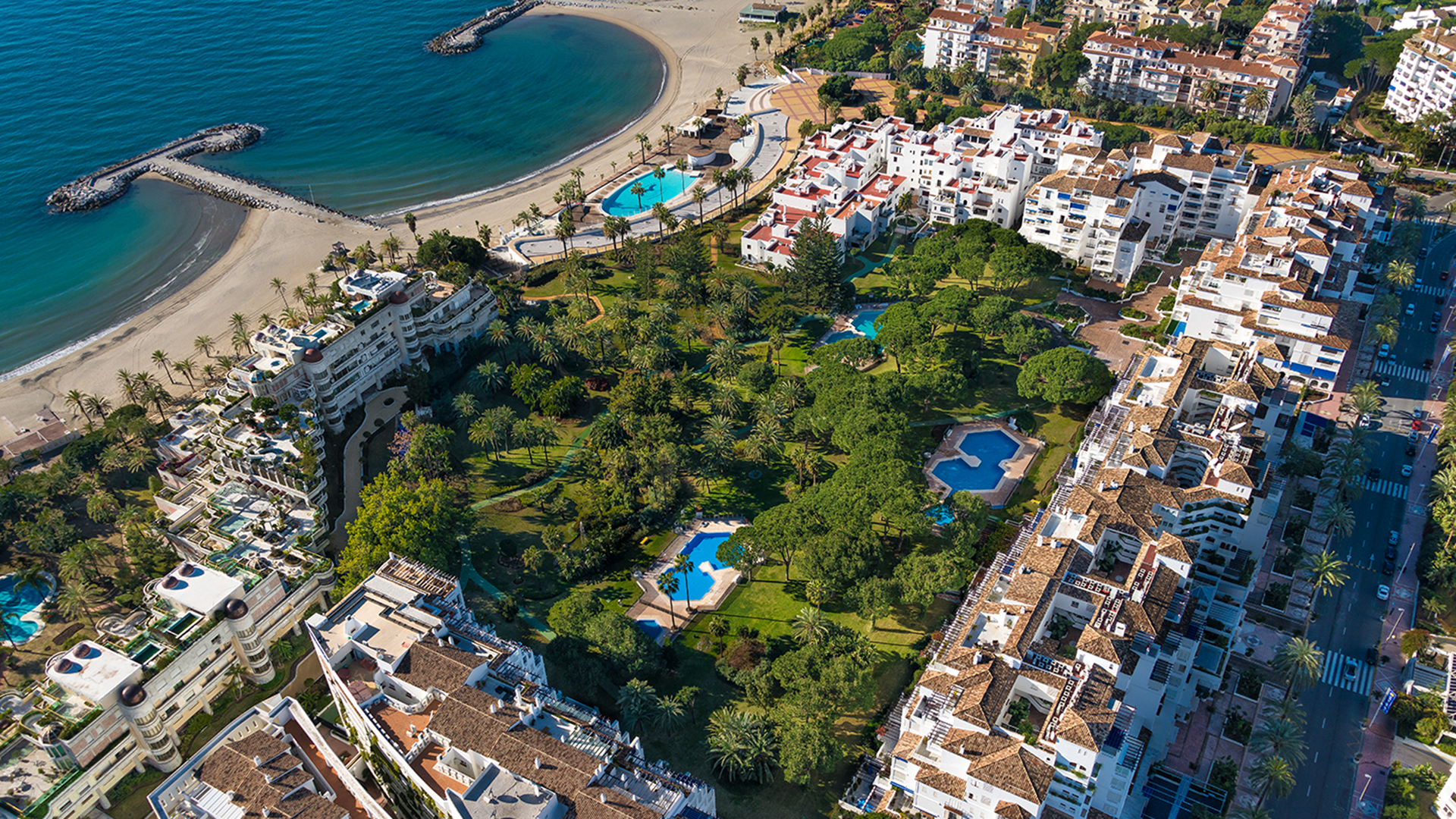 Exclusivo apartamento en Playas del Duque - Puerto Banús | 3 Dormitorios + 3 Baños