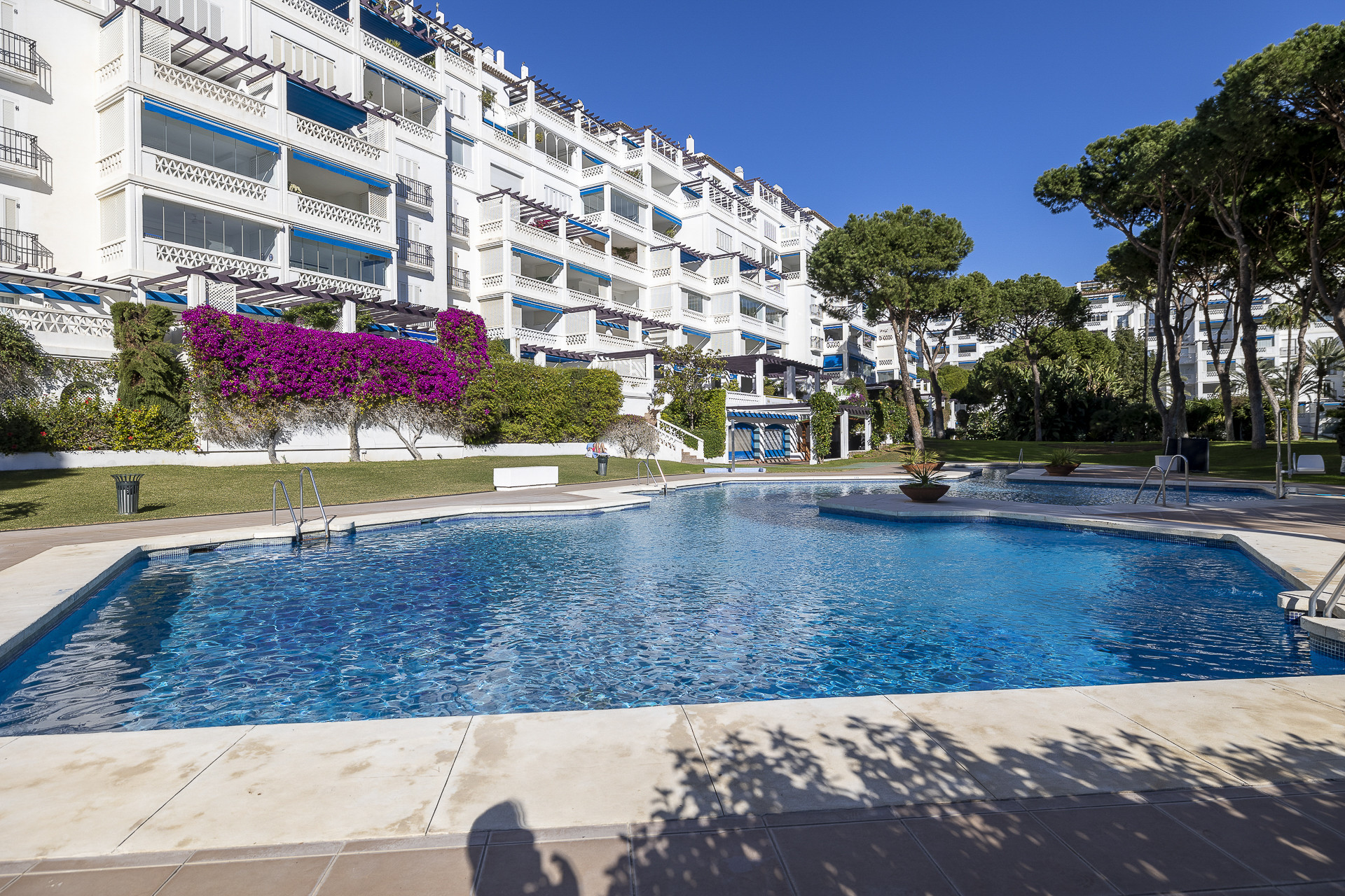 Exclusivo apartamento en Playas del Duque - Puerto Banús | 3 Dormitorios + 3 Baños