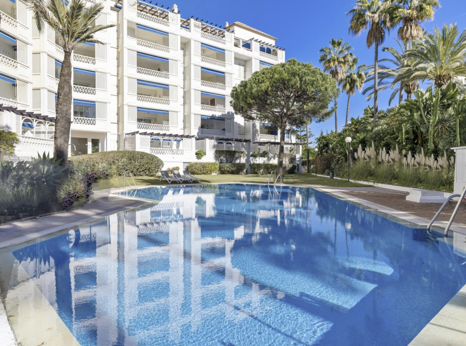2-Bedroom Apartment in Las Gaviotas, Puerto Banús