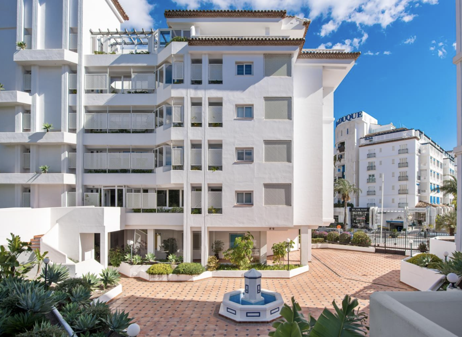 2-Bedroom Apartment in Las Gaviotas, Puerto Banús