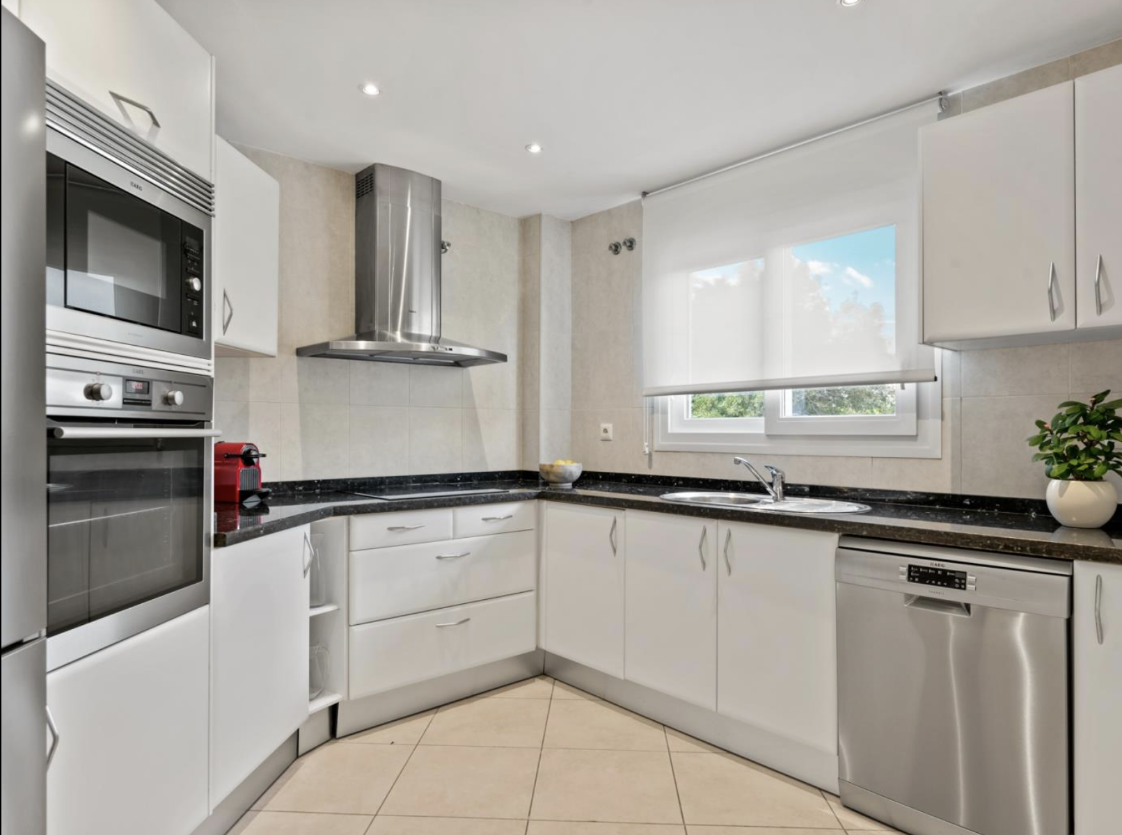 2-Bedroom Apartment in Las Gaviotas, Puerto Banús