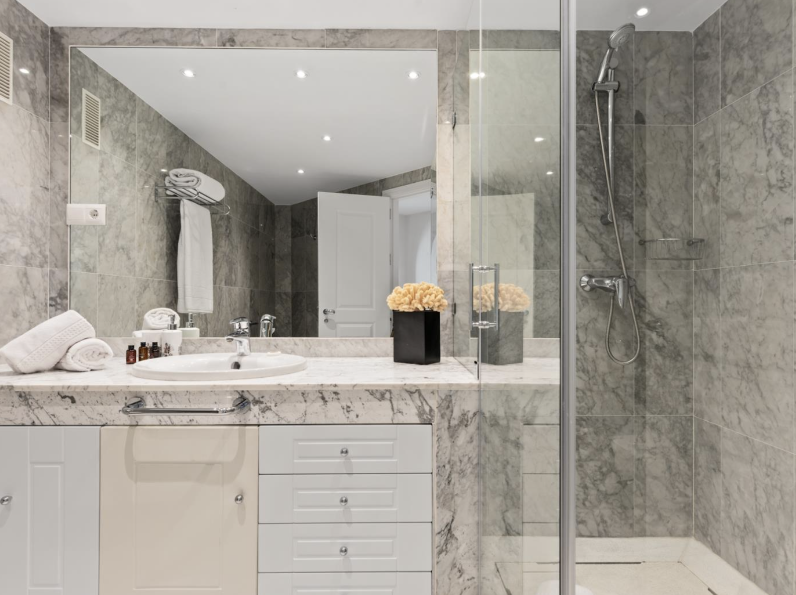 2-Bedroom Apartment in Las Gaviotas, Puerto Banús