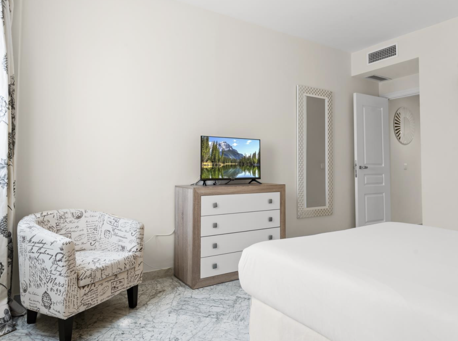 2-Bedroom Apartment in Las Gaviotas, Puerto Banús