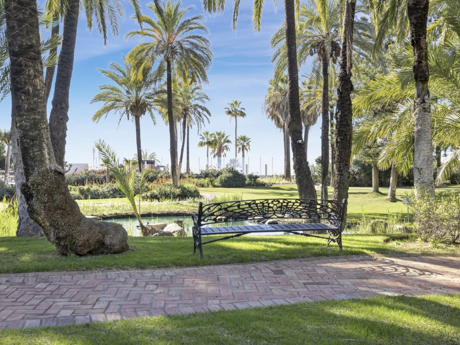 Exclusivo apartamento en Playas del Duque - Puerto Banús | 3 Dormitorios + 2 Baños