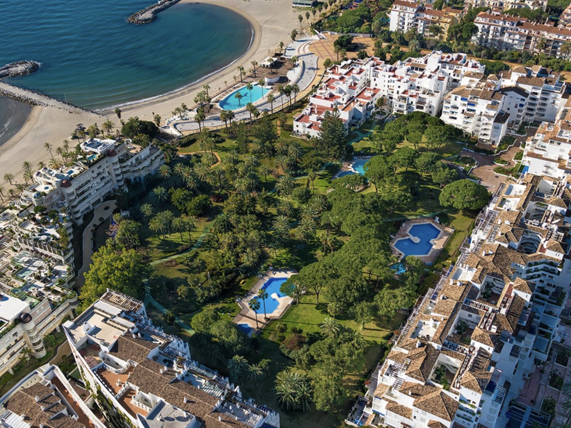 Exclusivo apartamento en Playas del Duque - Puerto Banús | 3 Dormitorios + 2 Baños