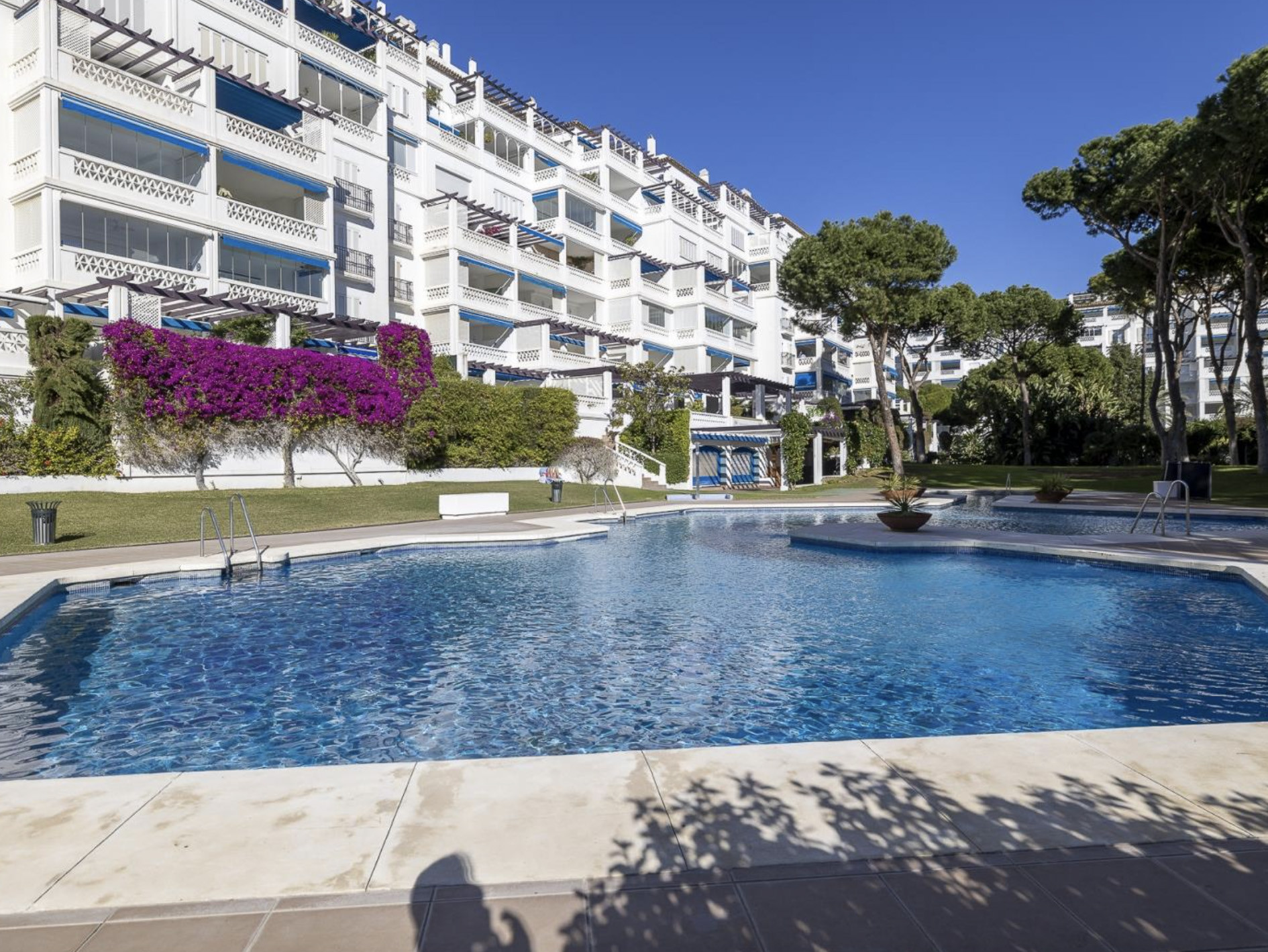 Exclusivo apartamento en Playas del Duque - Puerto Banús | 3 Dormitorios + 2 Baños