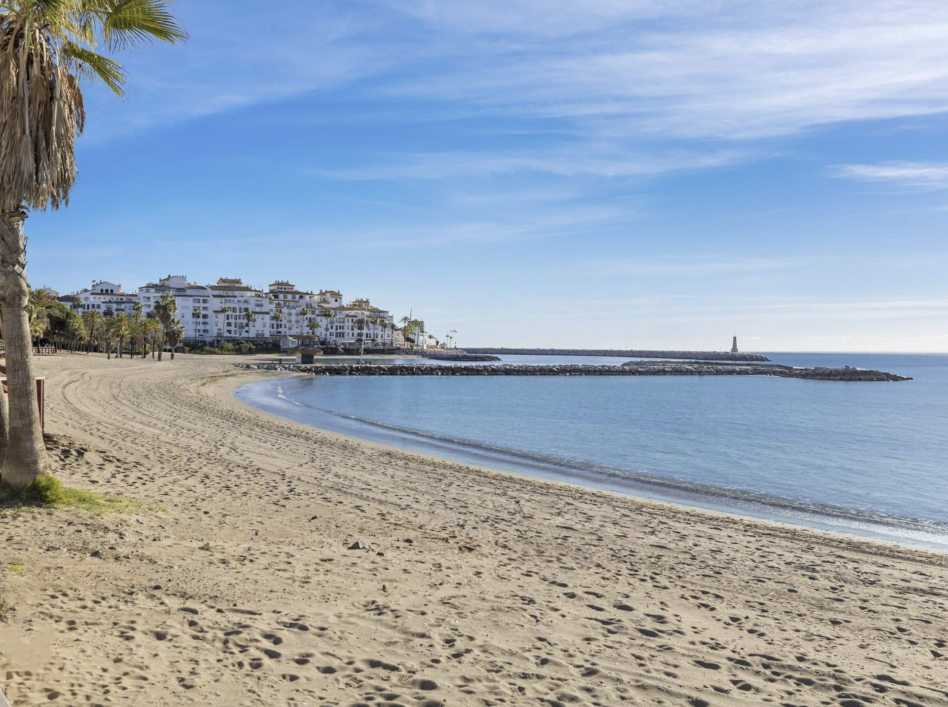 Exclusivo apartamento en Playas del Duque - Puerto Banús | 3 Dormitorios + 2 Baños