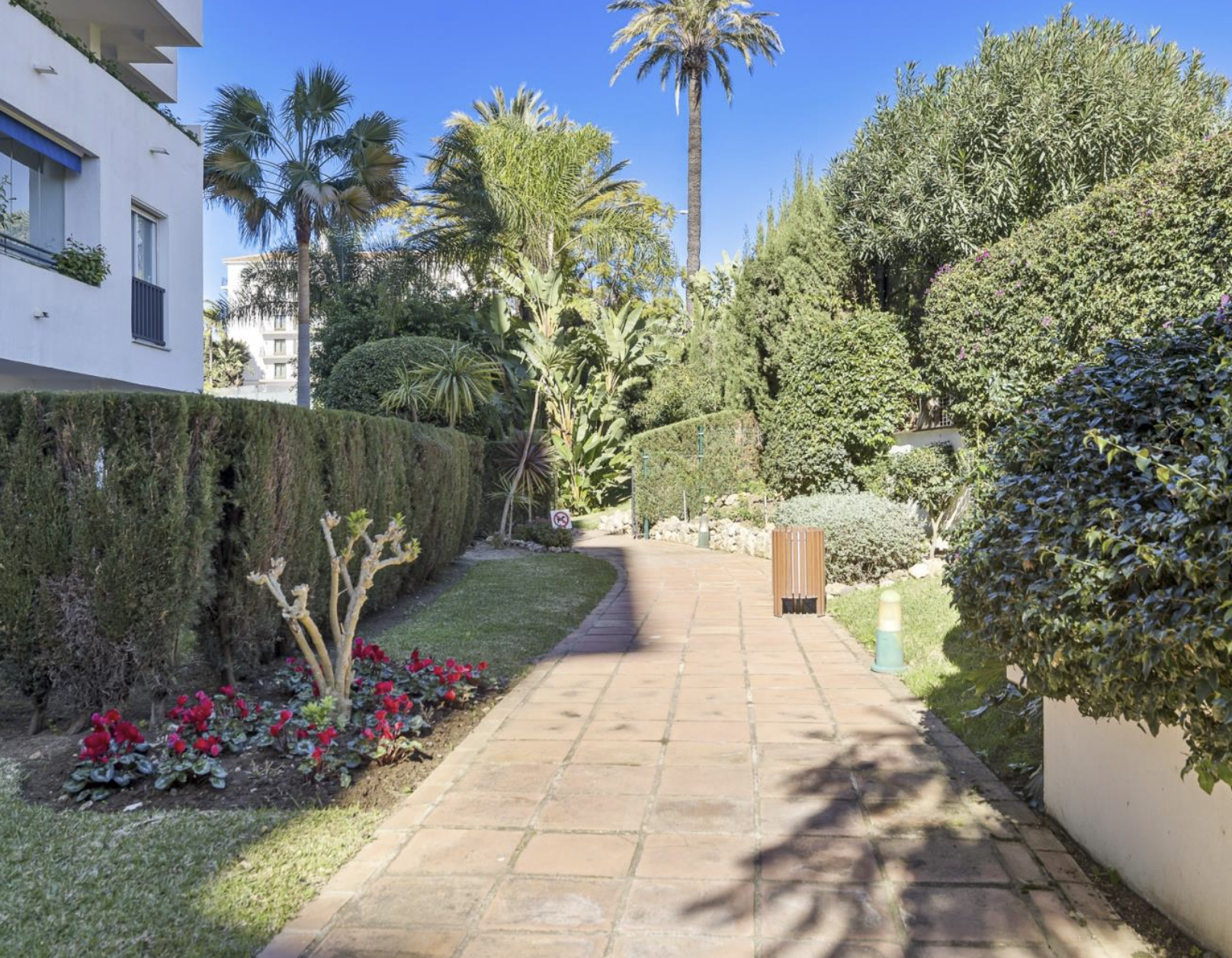 Charming renovated studio in Medina Garden, Puerto Banús with tourist licence
