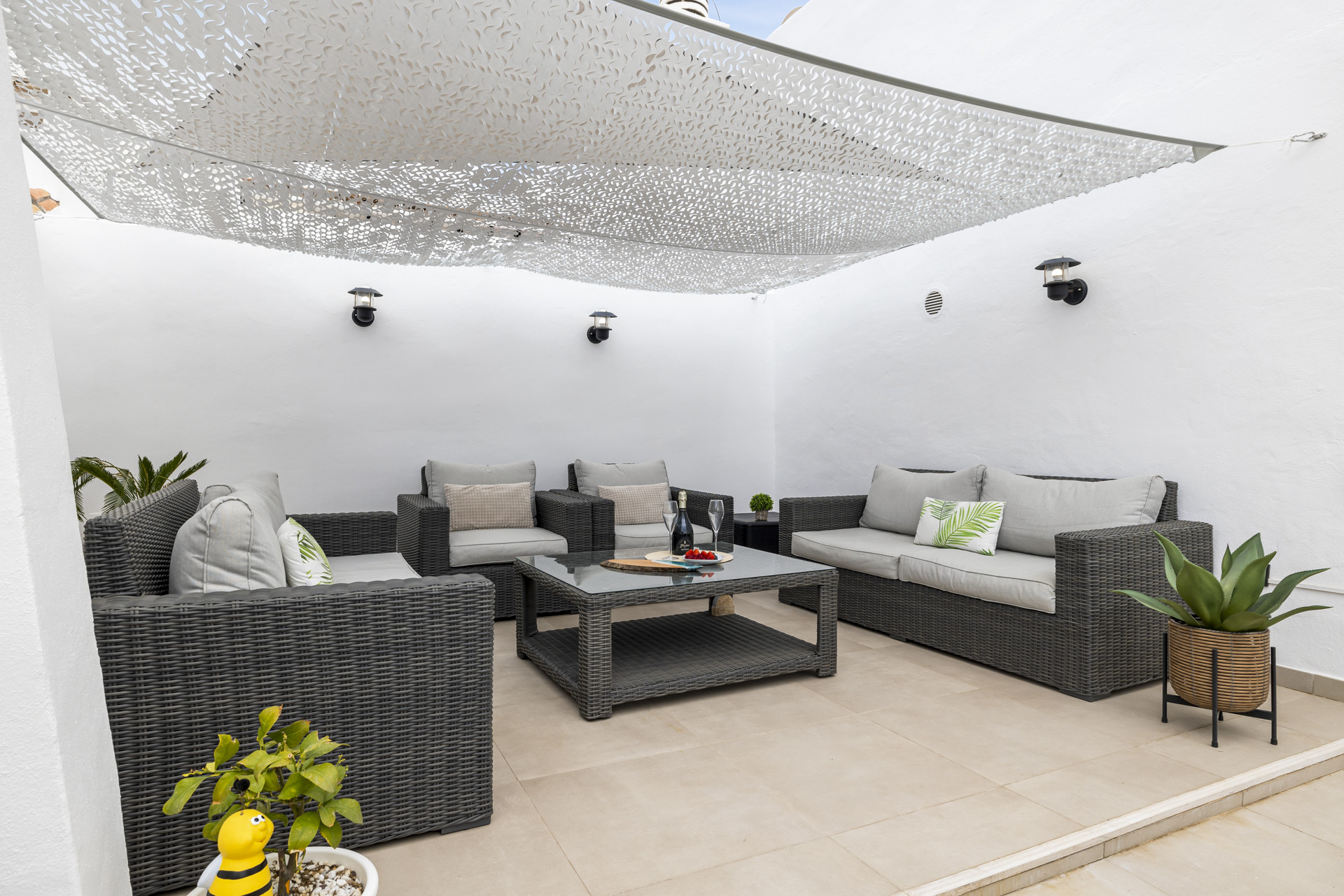 Two-Bedroom Penthouse with Sea Views in Playas del Duque, Puerto Banús